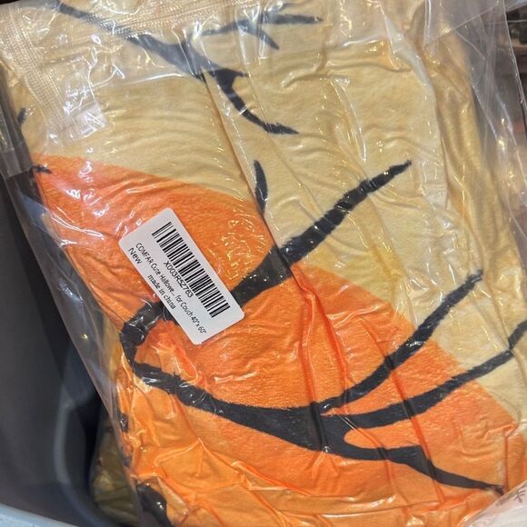 Live Auction Listing Throw - Picture 2 of 2